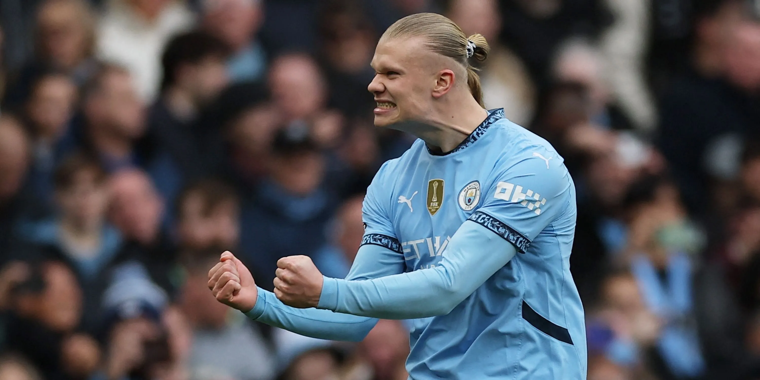 Tiền đạo Erling Haaland của Manchester City ăn mừng bàn thắng, hình ảnh so sánh về thể chất và khả năng săn bàn với Benjamin Sesko.