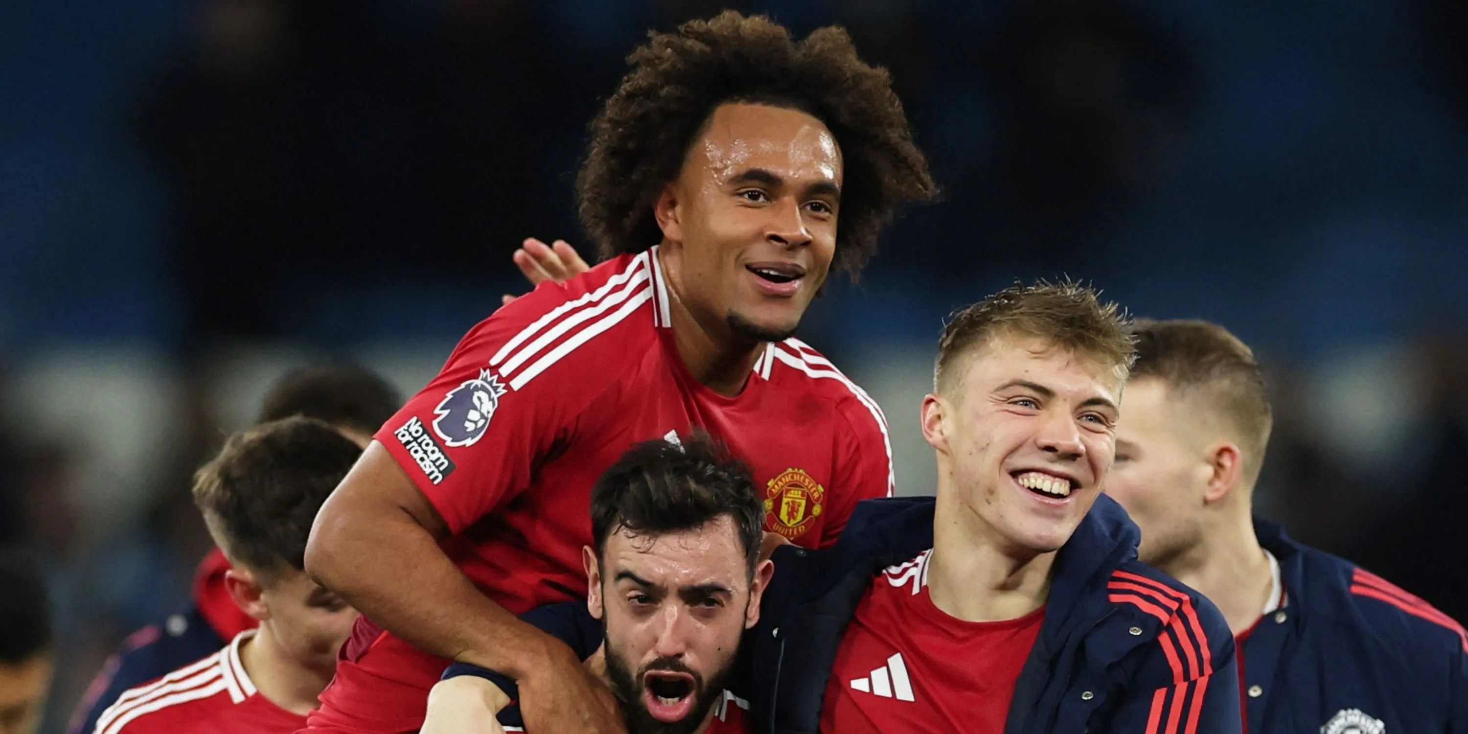 Tiền đạo Rasmus Hojlund của Manchester United trên sân, đang chịu áp lực về hiệu suất ghi bàn