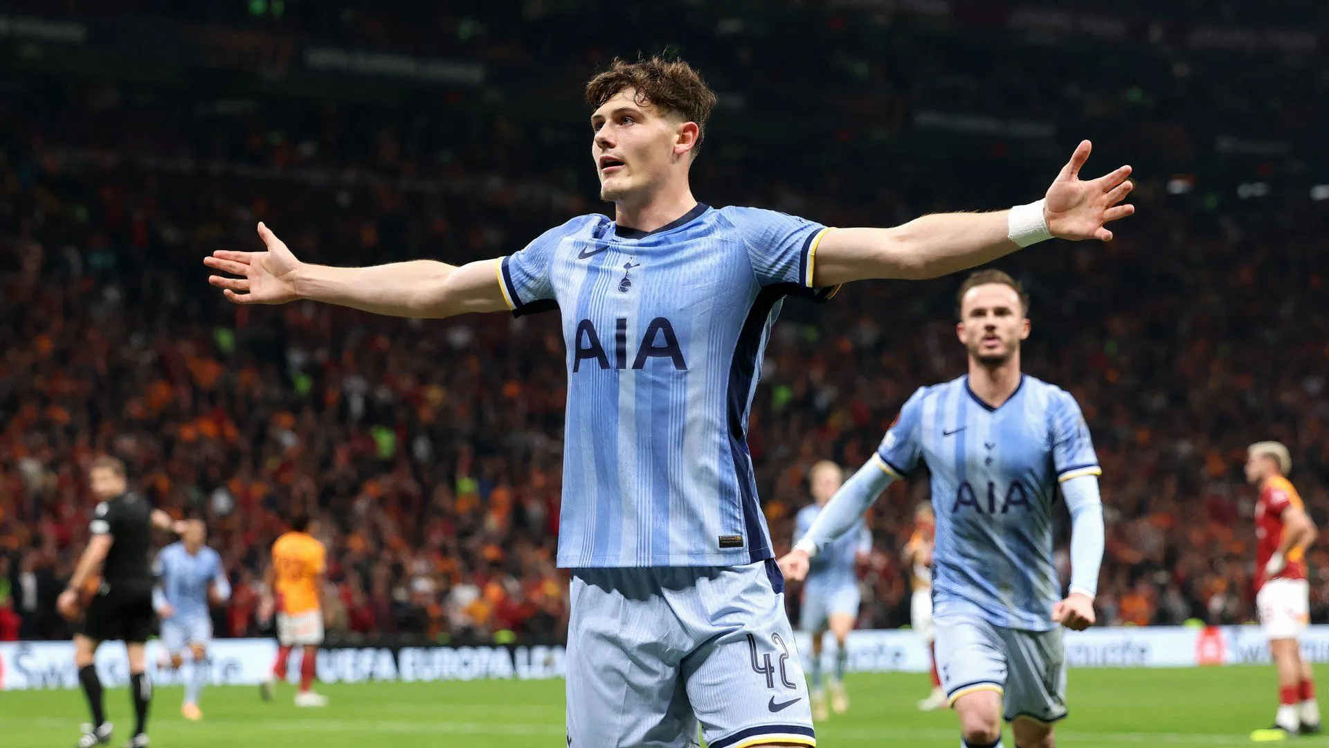 Tiền đạo trẻ Will Lankshear của Tottenham Hotspur thi đấu trên sân