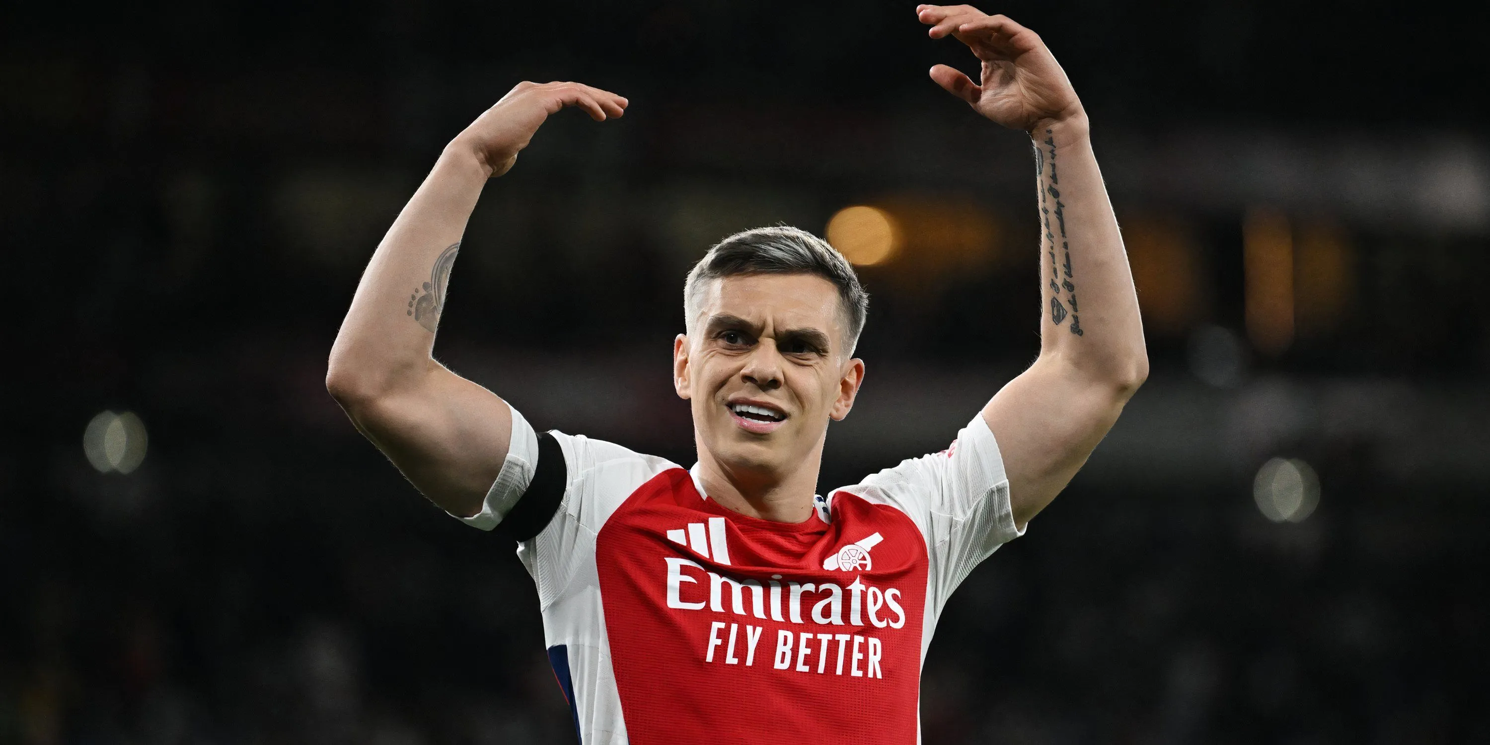 Tiền vệ Leandro Trossard trong màu áo Arsenal tại Champions League