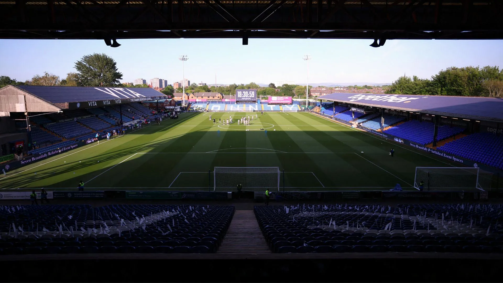 Toàn cảnh bên trong sân vận động Edgeley Park