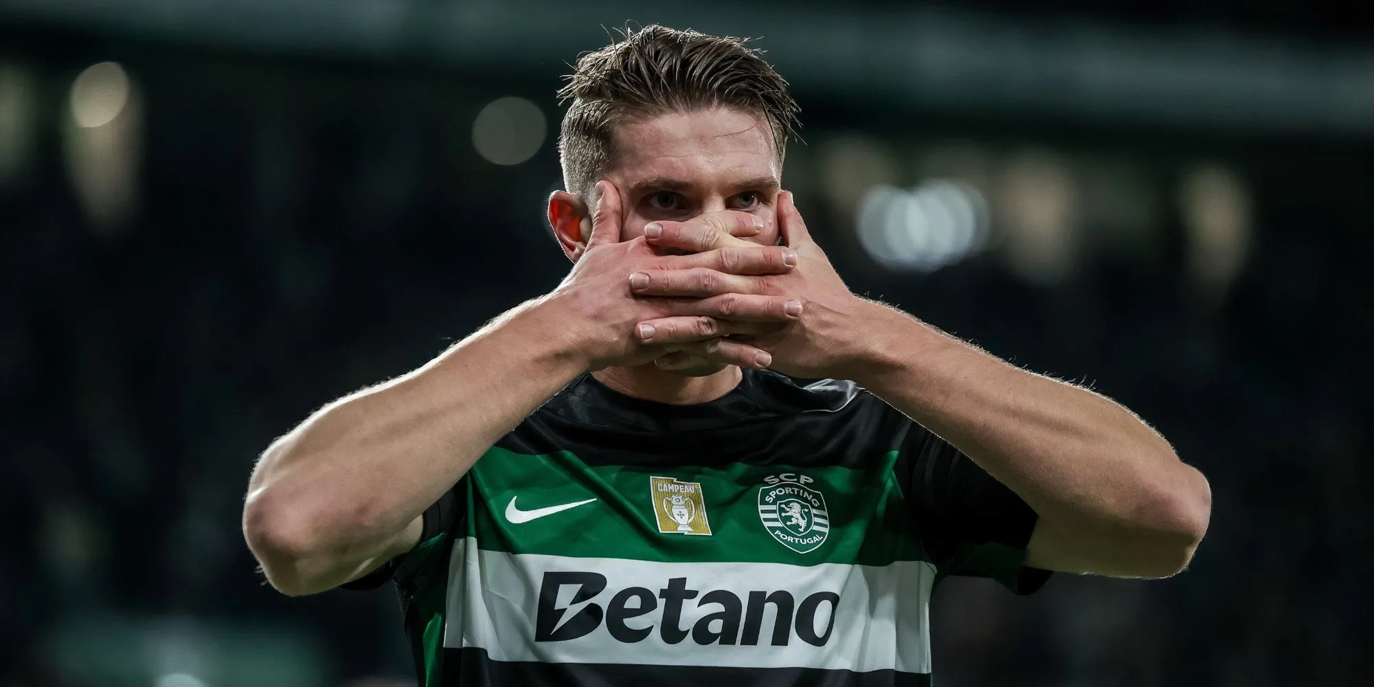 Viktor Gyokeres trong màu áo Sporting CP ăn mừng bàn thắng