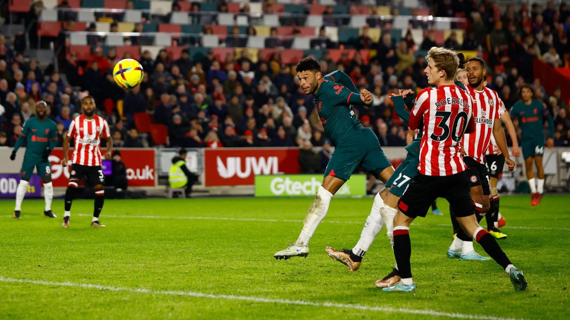 Alex Oxlade-Chamberlain trong màu áo Liverpool