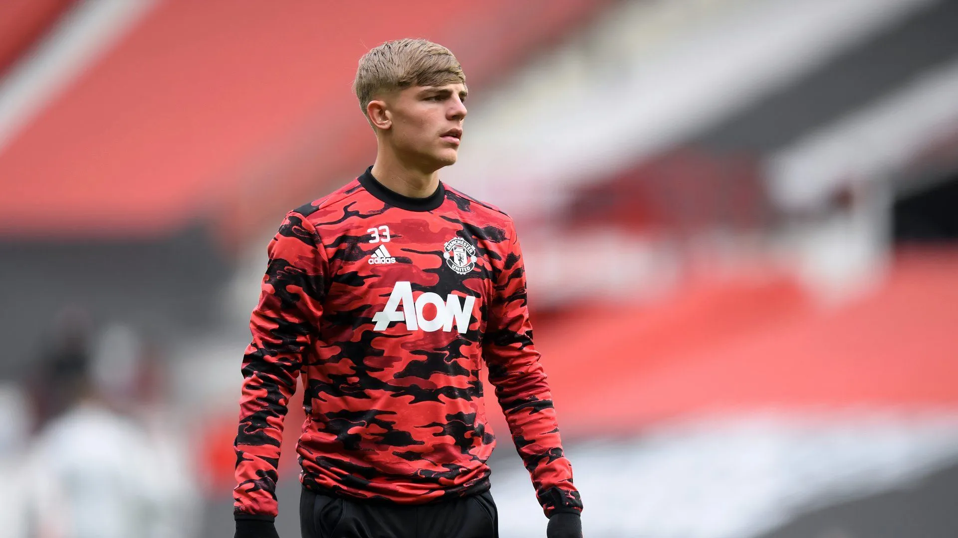 Brandon Williams trong màu áo Manchester United, biểu tượng của một tài năng trẻ đầy hứa hẹn