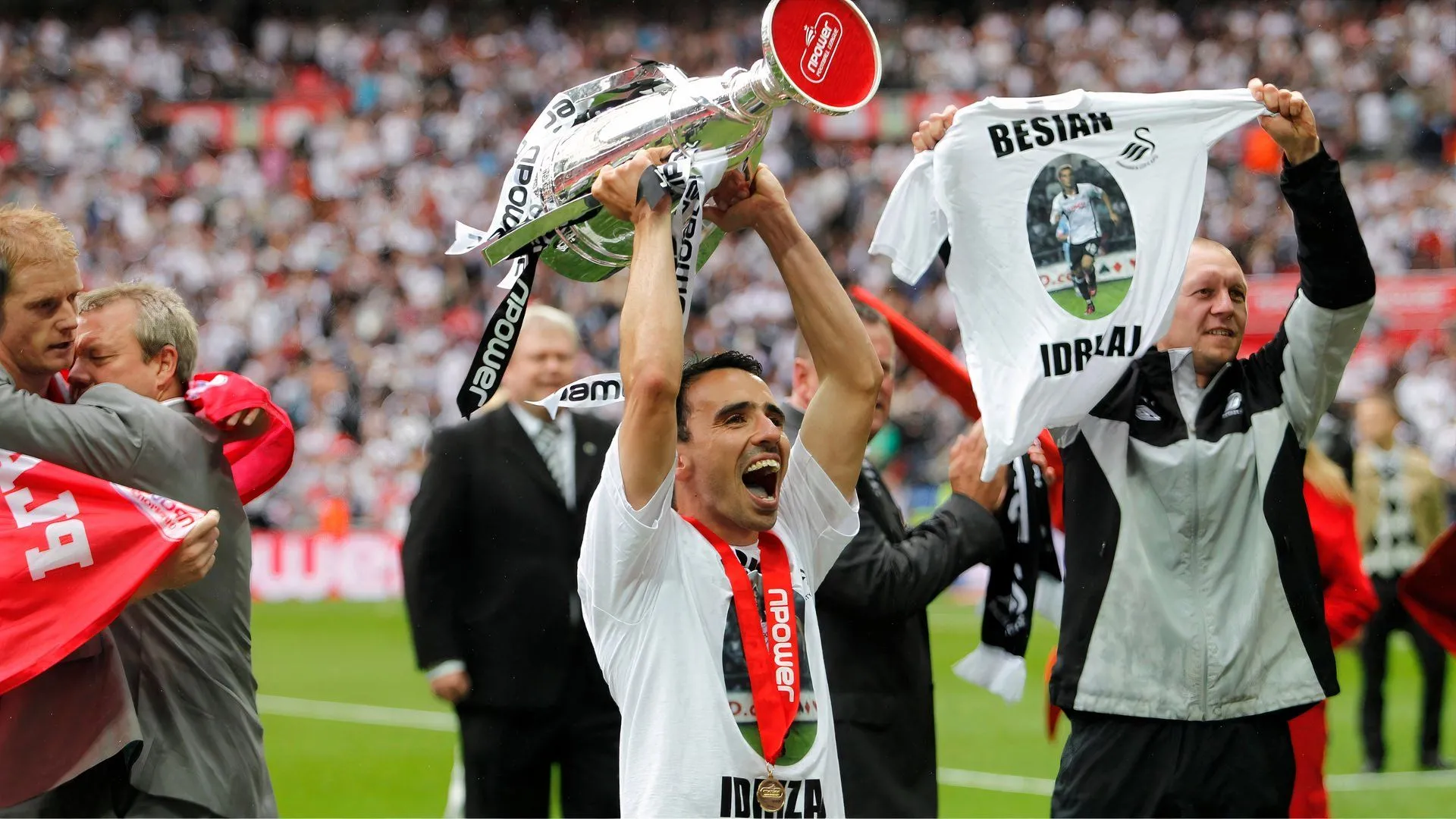 Khoảnh khắc Leon Britton thi đấu thăng hoa giúp Swansea giành chiến thắng trước Reading trong trận chung kết play-off Championship 2011, mở ra cánh cửa Premier League.