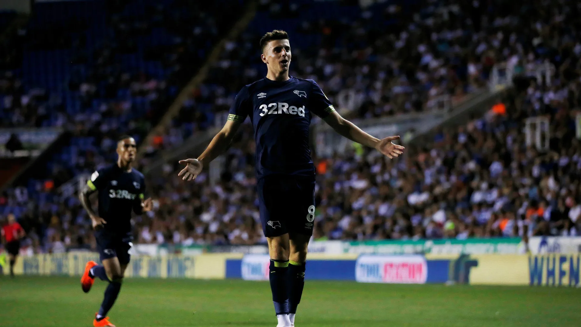 Mason Mount trong trận Reading gặp Derby County