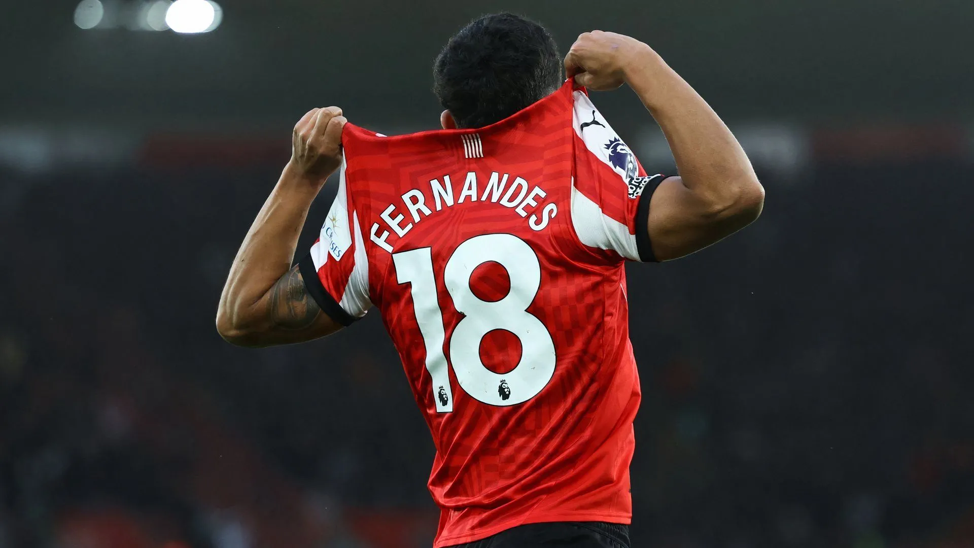 Mateus Fernandes ghi bàn cho Southampton vào lưới Liverpool