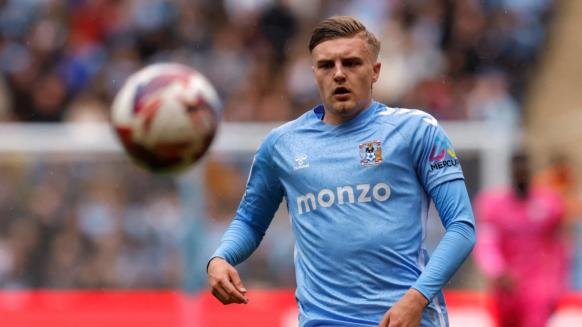 Norman Bassette tiền đạo Coventry City