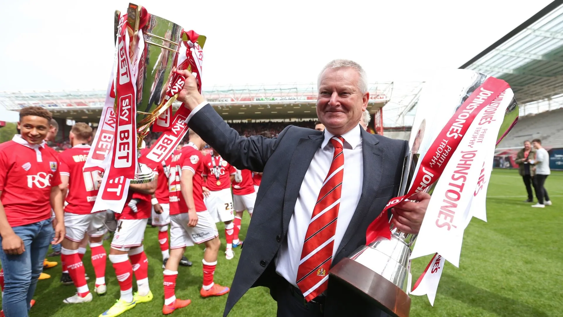 Steve Lansdown, chủ sở hữu tận tâm của Bristol City, người đã gắn bó với CLB từ năm 1996