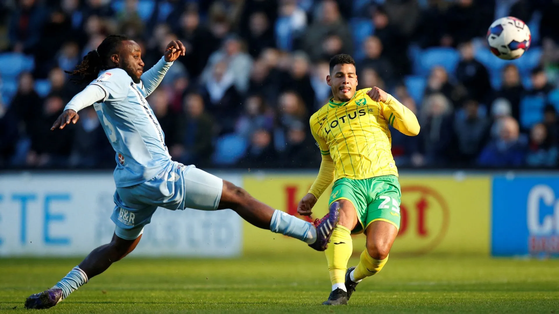 Tiền vệ chạy cánh Onel Hernandez, cầu thủ từng được liên hệ chuyển đến Sheffield Wednesday nhưng bị vướng mắc tài chính