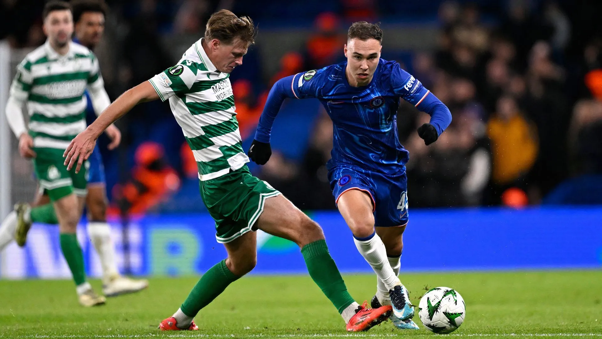 Harvey Vale thi đấu cho Chelsea trong trận giao hữu với Shamrock Rovers