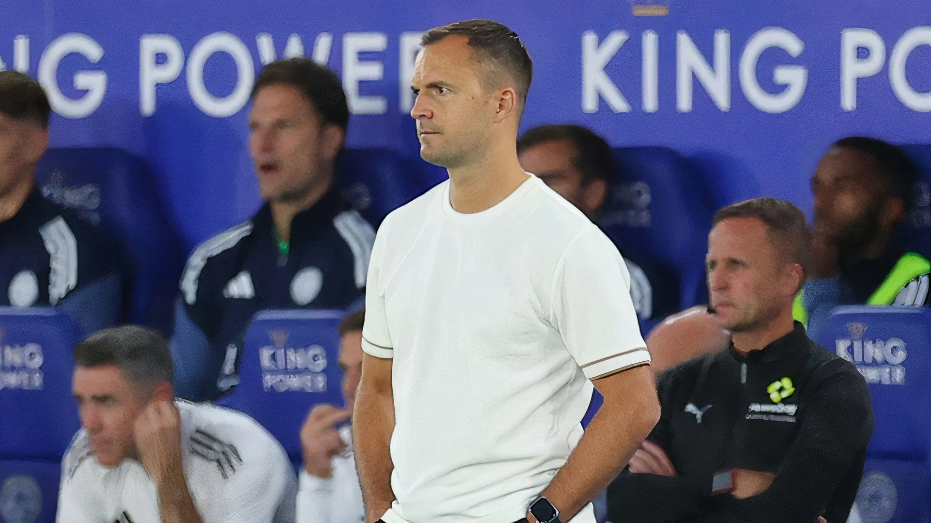 HLV Chris Davies của Birmingham City trong trận đấu gặp Leicester City, bối cảnh trước khi Demarai Gray trở lại