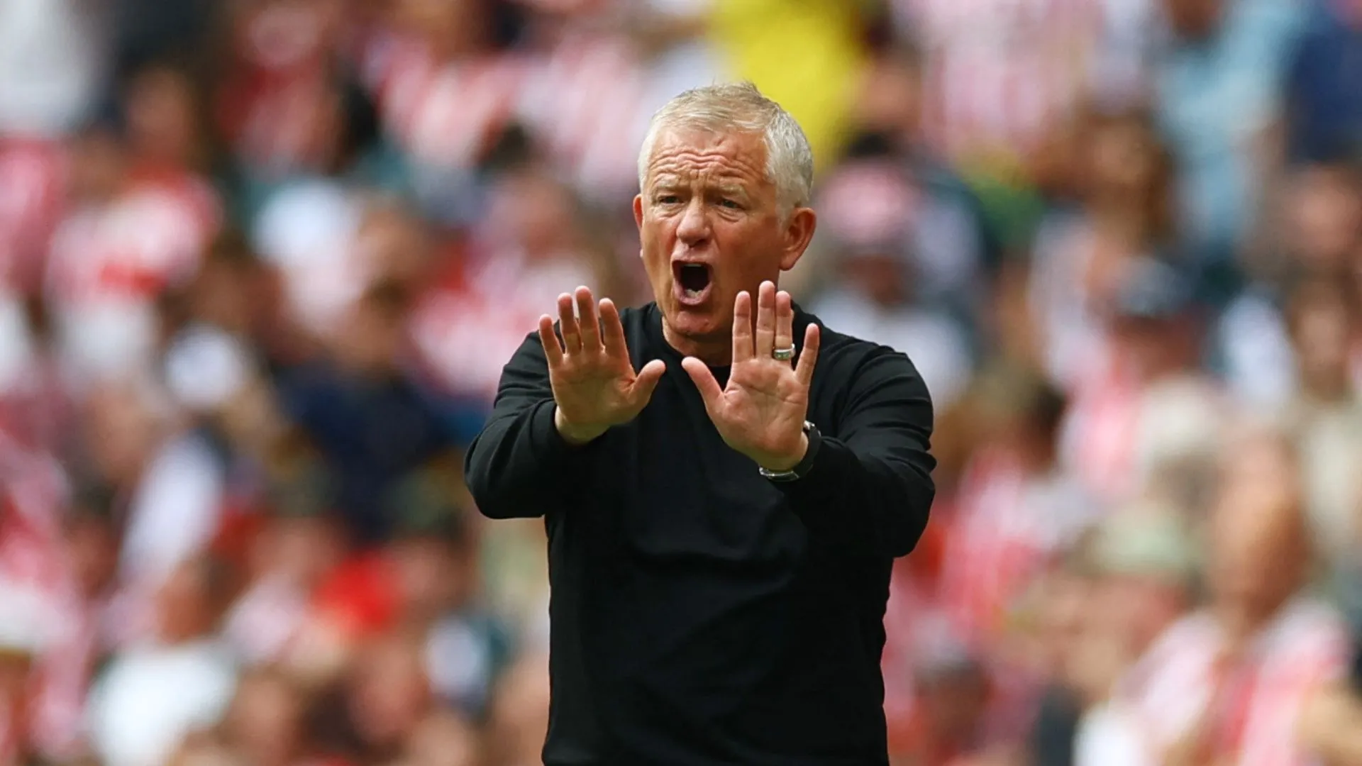 Huấn luyện viên Chris Wilder đầy suy tư trên băng ghế chỉ đạo của Sheffield United trong bối cảnh đội bóng khủng hoảng