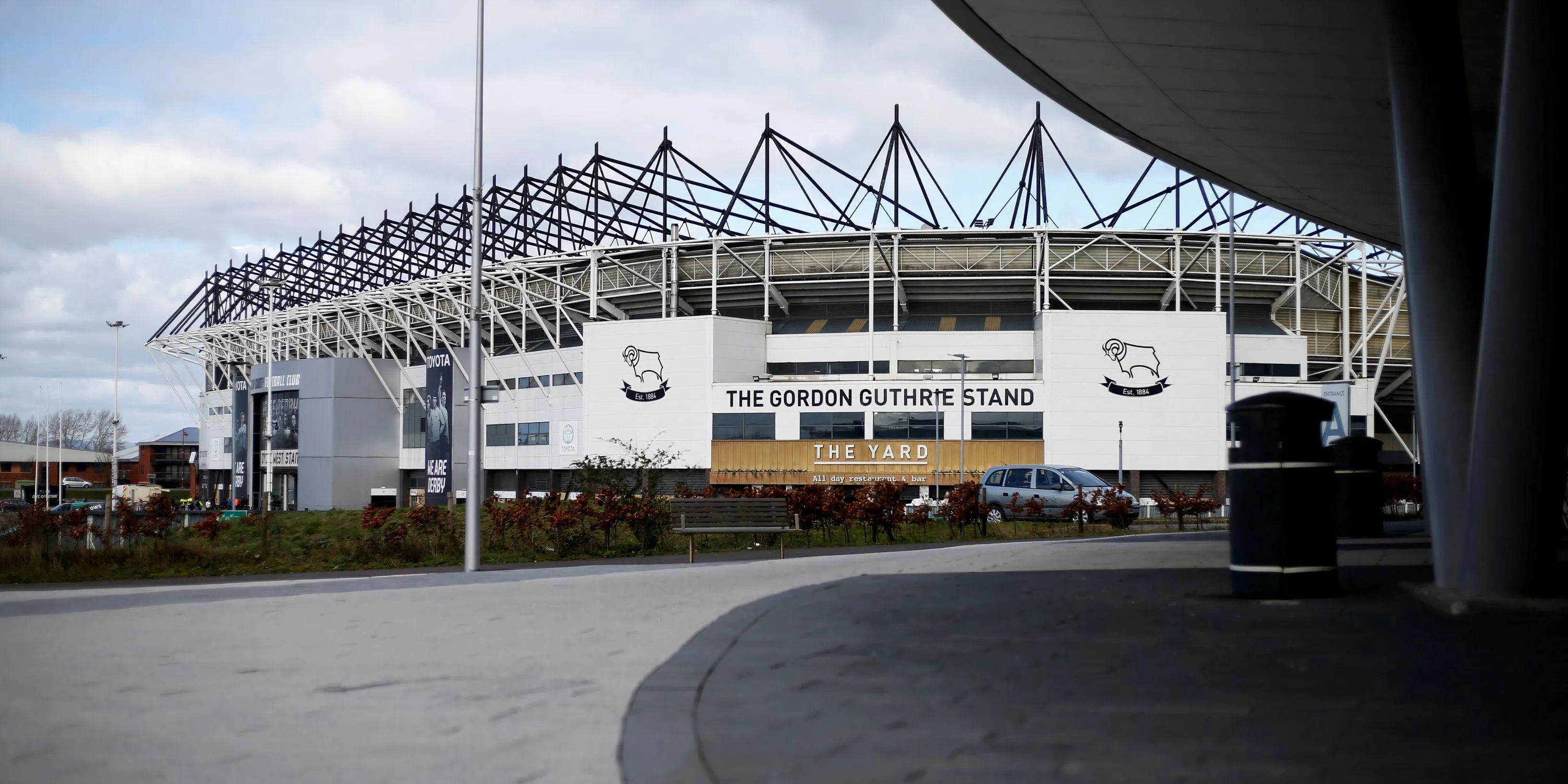 Sân vận động Pride Park, pháo đài của Derby County, cần được vực dậy để giúp đội bóng thăng hoa ở giải Hạng Nhất Anh