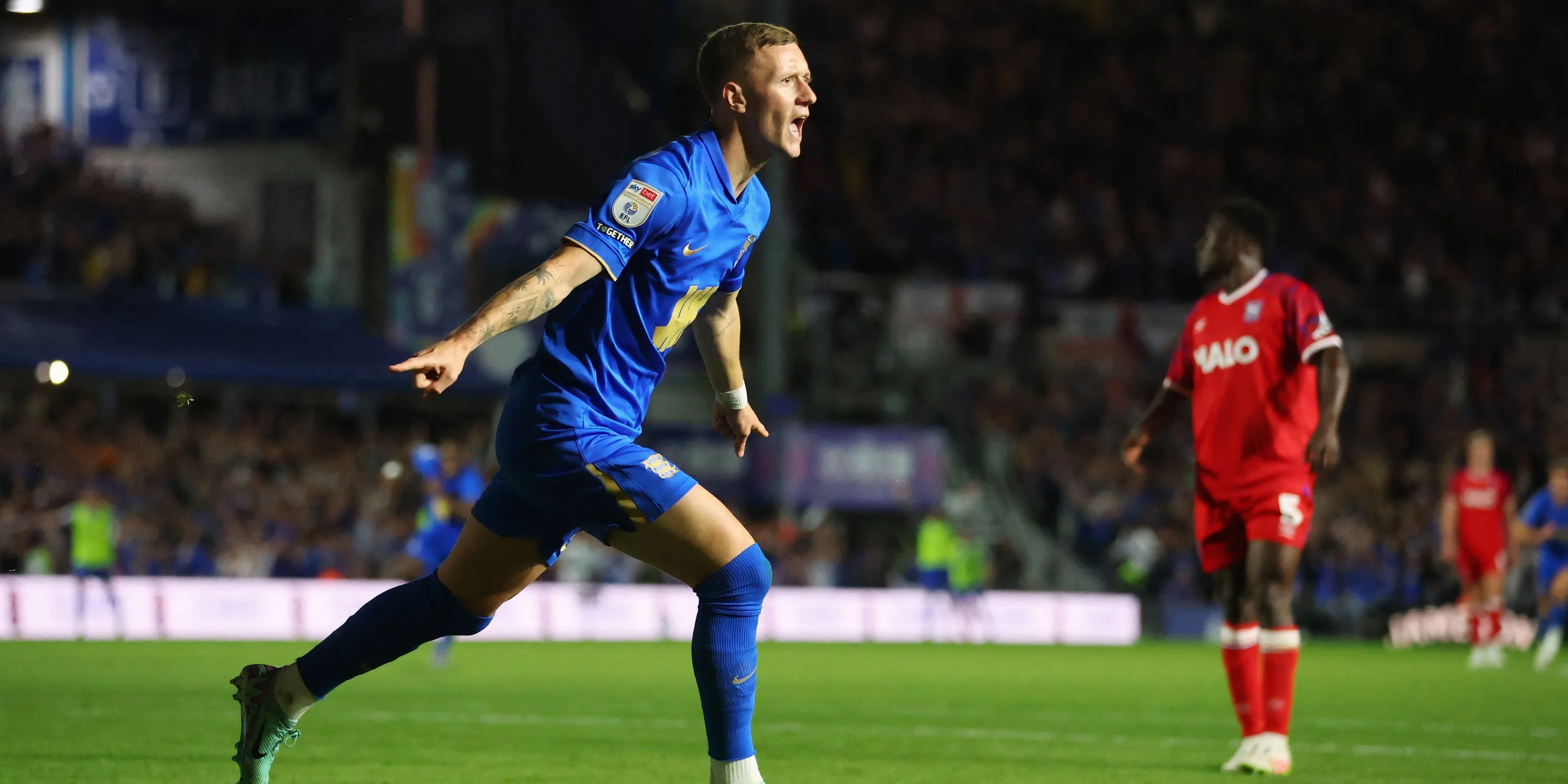Tiền đạo Jay Stansfield ăn mừng bàn thắng, niềm hy vọng của Birmingham City