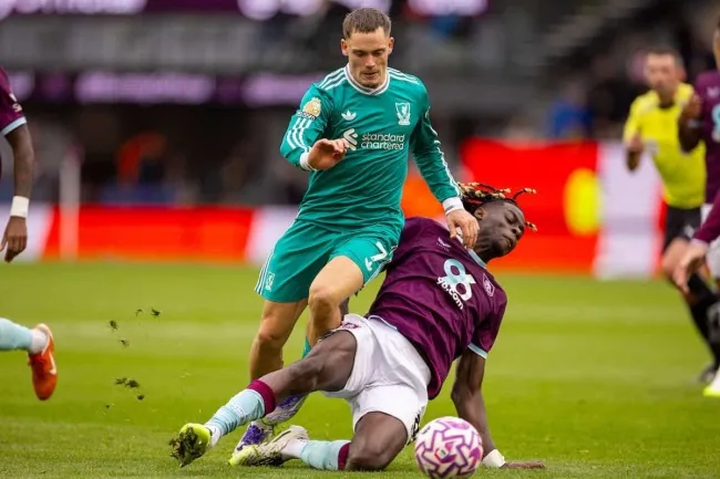 Wirtz chưa tỏa sáng như kỳ vọng ở vị trí số 10 tại Ngoại hạng Anh