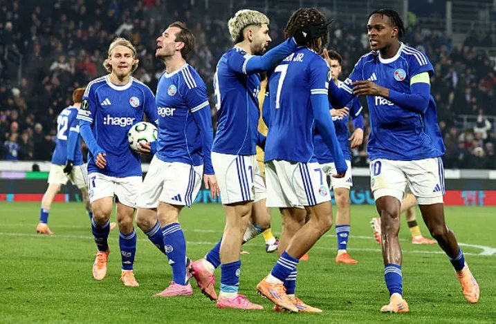 Emegha gửi lời chào tuyệt vời đến Chelsea.